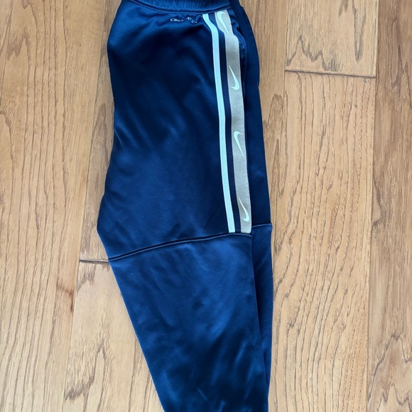 Nike DriFit Hoodie & Jogger Set - Picture 4 of 4